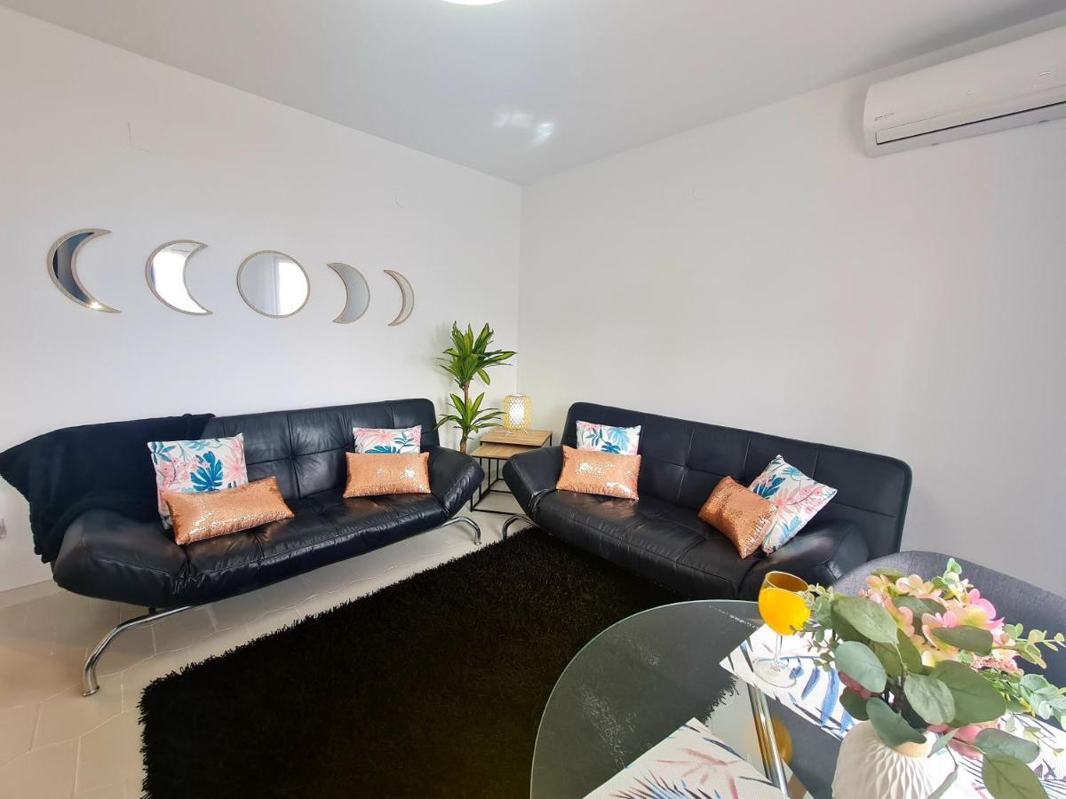 Precioso Apartamento Con Piscinas Y Vistas Al Mar. Benalmádena Esterno foto