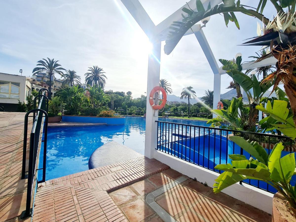 Precioso Apartamento Con Piscinas Y Vistas Al Mar. Benalmádena Esterno foto