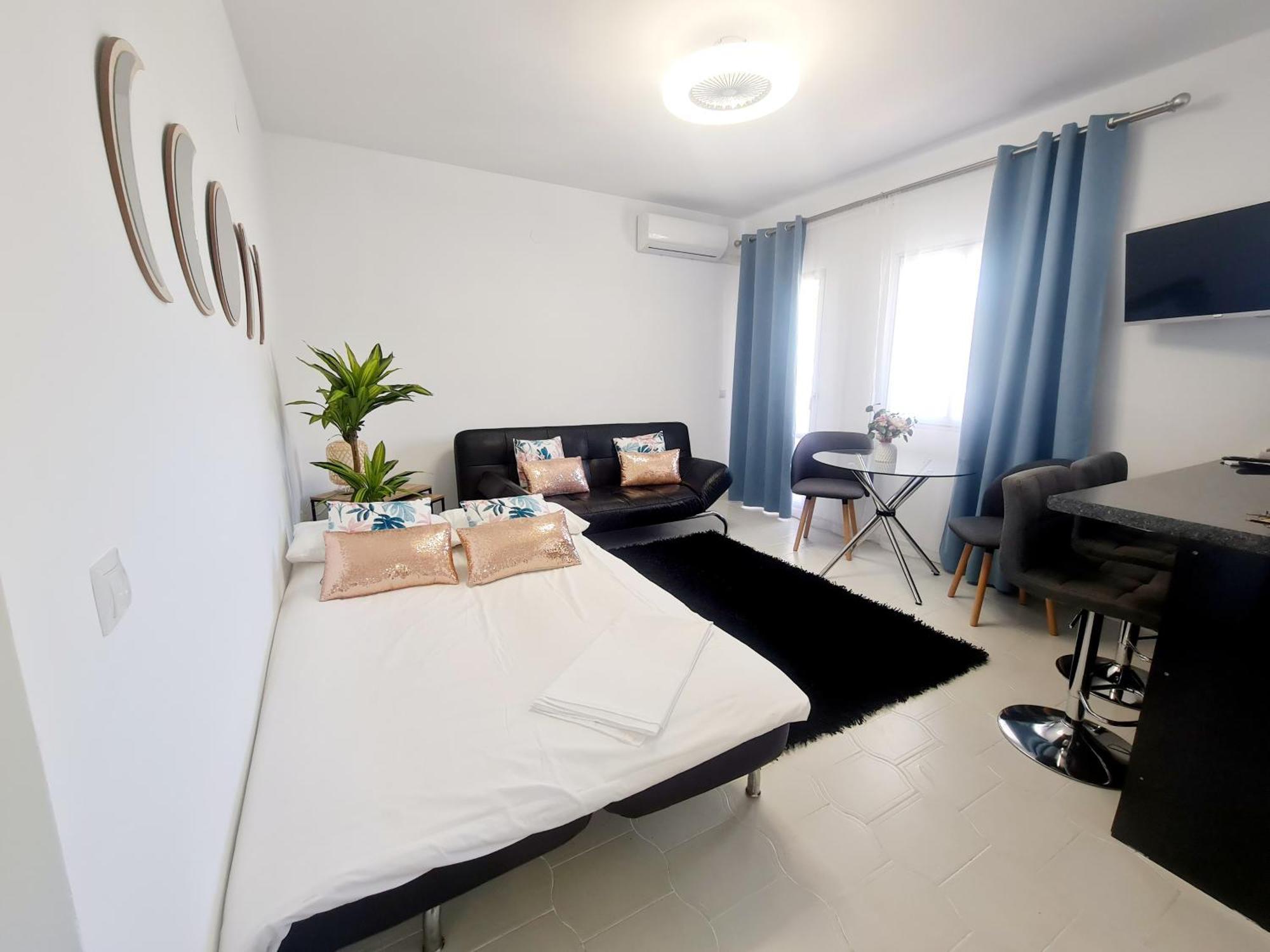 Precioso Apartamento Con Piscinas Y Vistas Al Mar. Benalmádena Esterno foto